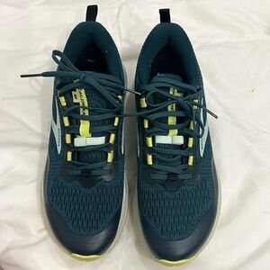 Brooks Caldera 5. Size 9.5 women’s. Great used condition.